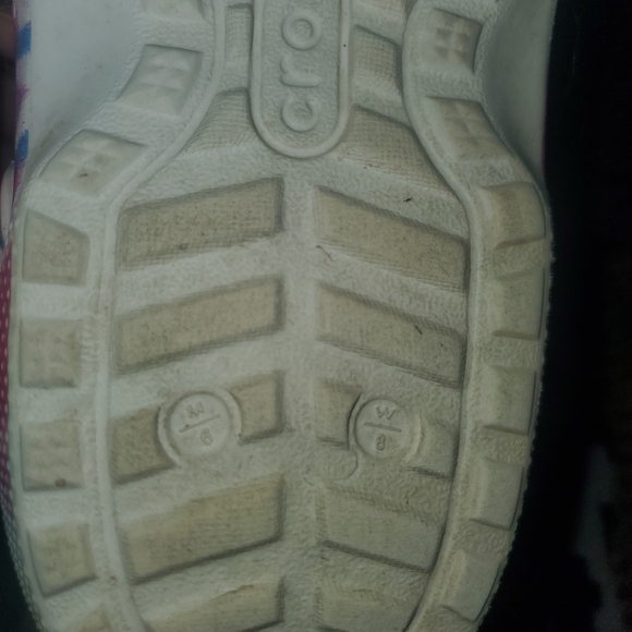 Tye Dyed Crocs With Fur Lining - Picture 7 of 7